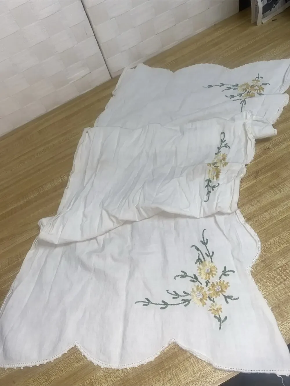 Vintage Yellow Floral Embroidered Linen Table Runner Dresser Lace Trim 41”x 18”